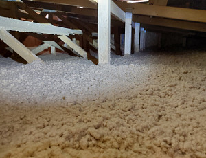 Zateplení dřevostavby rodinného domu pomocí foukané izolace